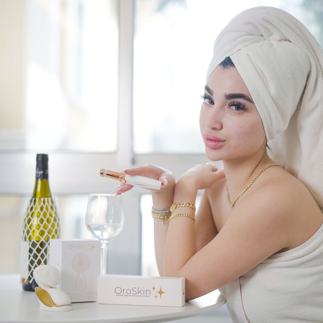 2-in-1 Eyebrow & Facial Trimmer