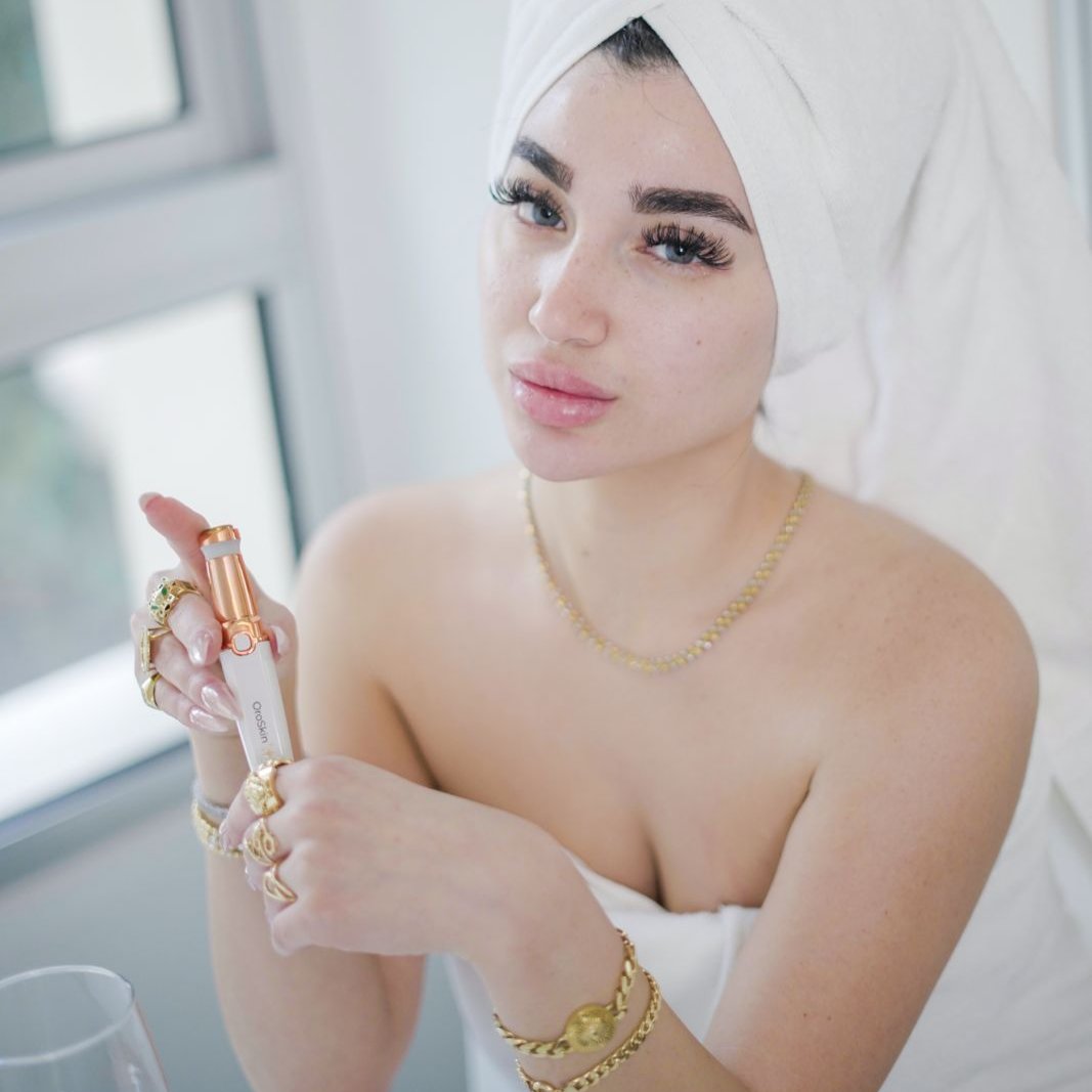 2-in-1 Eyebrow & Facial Trimmer