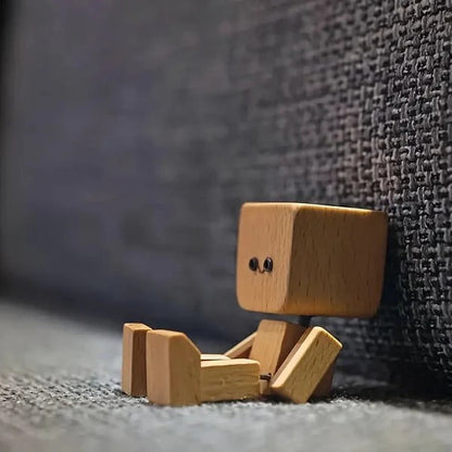 HappyTimber – Wooden Sway Figure with 12 Magnetic Emotions